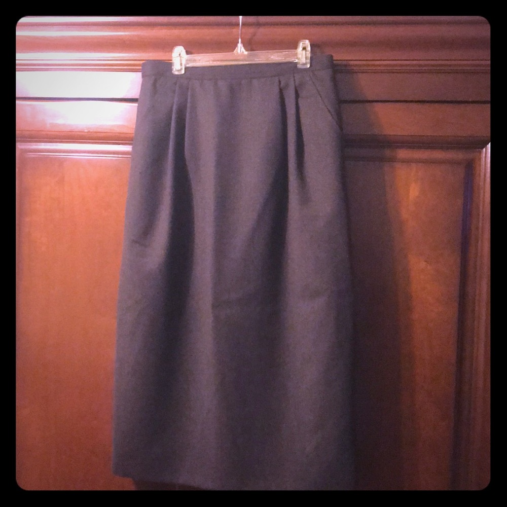 Gucci 100% Wool vintage brown skirt. Size 44